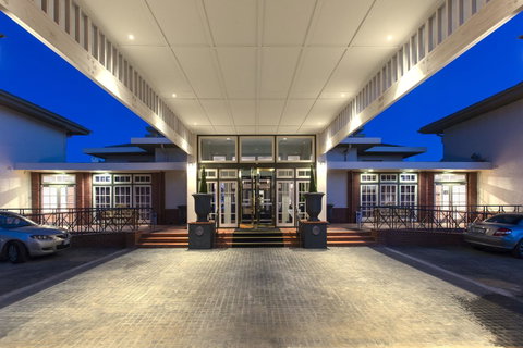 Hotel Kurrajong Canberra - Lightning Ridge Tourism 25