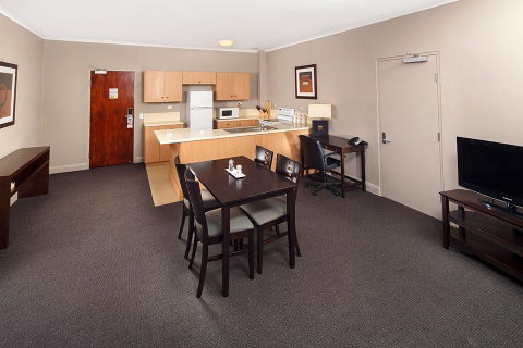 Quality Hotel Dickson - Lightning Ridge Tourism 7