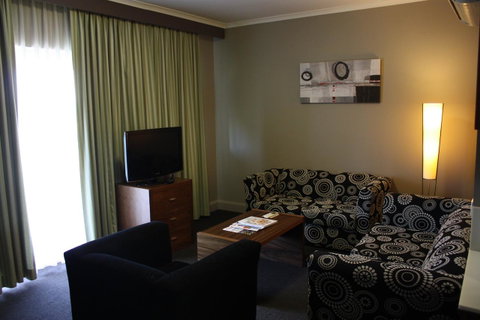 Quality Hotel Dickson - Lightning Ridge Tourism 21