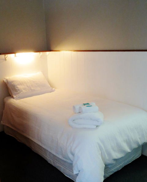 Stansbury Holiday Motel - Lightning Ridge Tourism 31