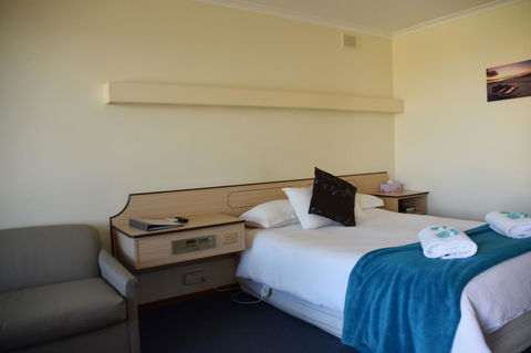 Stansbury Holiday Motel - Lightning Ridge Tourism 23