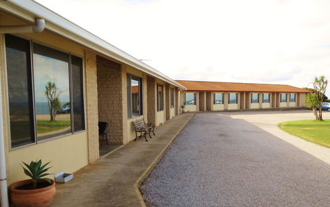 Stansbury Holiday Motel - Lightning Ridge Tourism 34
