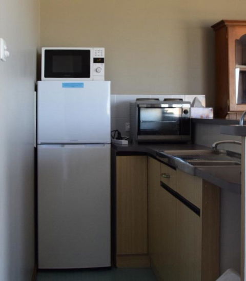 Stansbury Holiday Motel - Lightning Ridge Tourism 15