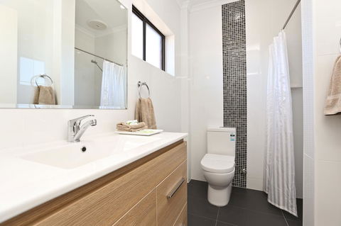 Morphettville Motor Inn - Lightning Ridge Tourism 9
