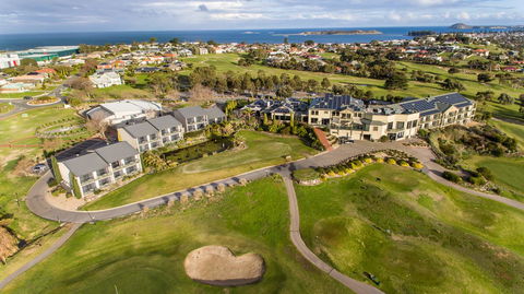McCracken Country Club - Lightning Ridge Tourism 1