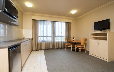 McCracken Country Club - Lightning Ridge Tourism 24
