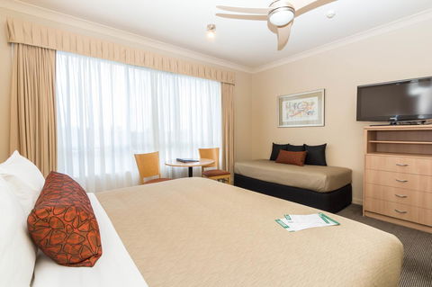 McCracken Country Club - Lightning Ridge Tourism 10