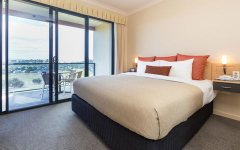 McCracken Country Club - Lightning Ridge Tourism 19