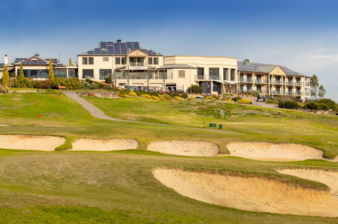 McCracken Country Club - Lightning Ridge Tourism 0