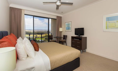 McCracken Country Club - Lightning Ridge Tourism 32