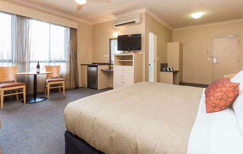McCracken Country Club - Lightning Ridge Tourism 22