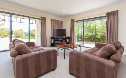 McCracken Country Club - Lightning Ridge Tourism 41