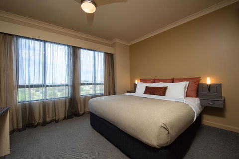 McCracken Country Club - Lightning Ridge Tourism 23