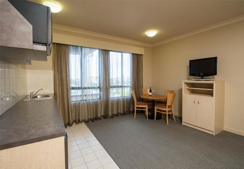 McCracken Country Club - Lightning Ridge Tourism 25