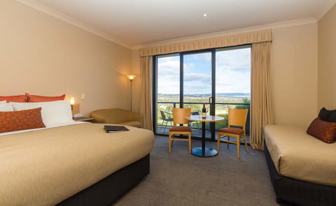 McCracken Country Club - Lightning Ridge Tourism 12