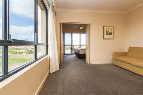 McCracken Country Club - Lightning Ridge Tourism 20