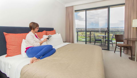 McCracken Country Club - Lightning Ridge Tourism 33