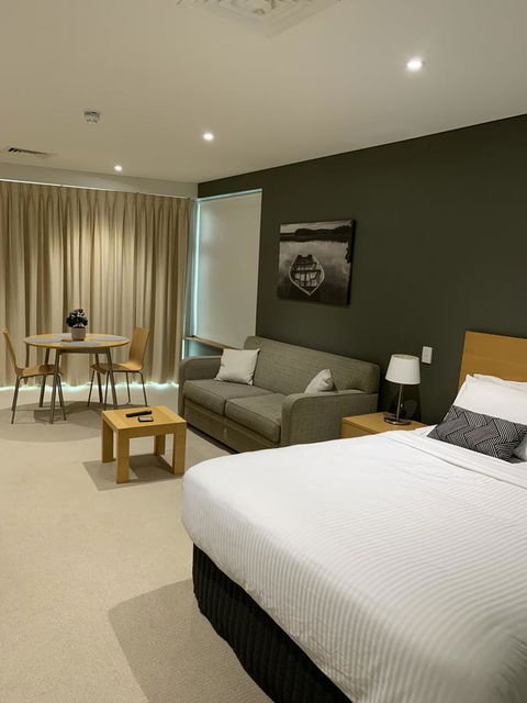 Wallaroo Marina Stayz - Lightning Ridge Tourism 6
