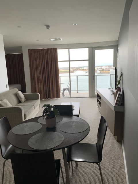 Wallaroo Marina Stayz - Lightning Ridge Tourism 8