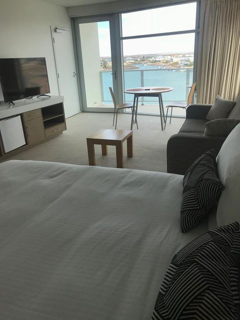 Wallaroo Marina Stayz - Lightning Ridge Tourism 19