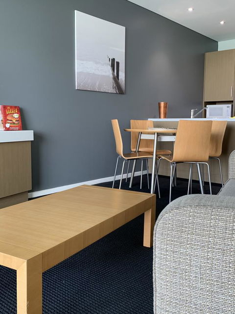 Wallaroo Marina Stayz - Lightning Ridge Tourism 14