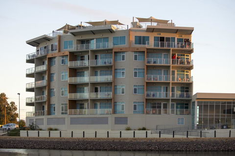 Wallaroo Marina Apartments - Lightning Ridge Tourism 1