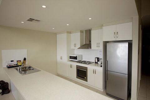 Wallaroo Marina Apartments - Lightning Ridge Tourism 6