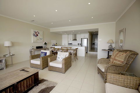 Wallaroo Marina Apartments - Lightning Ridge Tourism 5