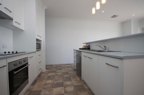 Wallaroo Marina Apartments - Lightning Ridge Tourism 24
