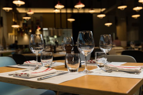 Atura Adelaide Airport - Lightning Ridge Tourism 19