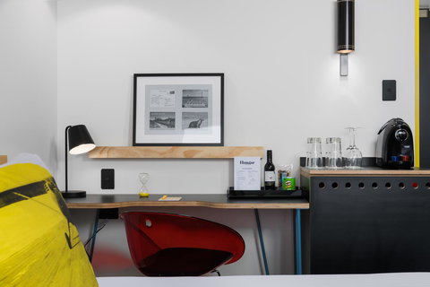 Atura Adelaide Airport - Lightning Ridge Tourism 5