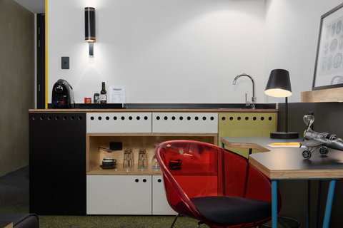 Atura Adelaide Airport - Lightning Ridge Tourism 17