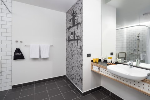 Atura Adelaide Airport - Lightning Ridge Tourism 10