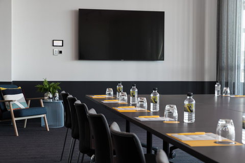 Atura Adelaide Airport - Lightning Ridge Tourism 23