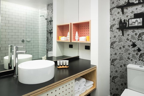 Atura Adelaide Airport - Lightning Ridge Tourism 3