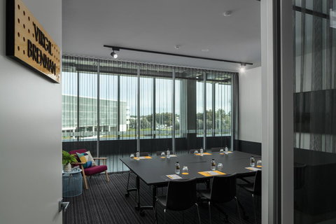 Atura Adelaide Airport - Lightning Ridge Tourism 22