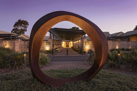 The Louise - Lightning Ridge Tourism 0
