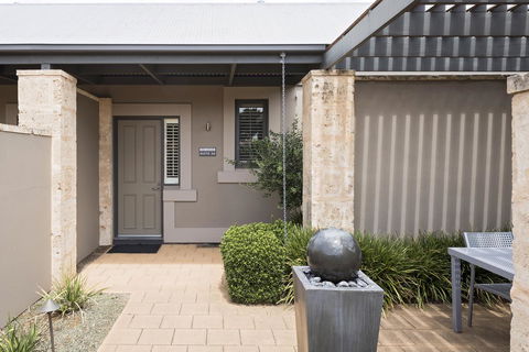 The Louise - Lightning Ridge Tourism 15
