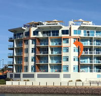 Wallaroo Marina Waterfront Luxe Apartment - Lightning Ridge Tourism