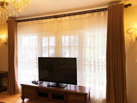 Beautiful Garden House - Lightning Ridge Tourism 6