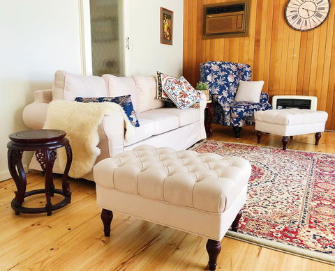 Beautiful Garden House - Lightning Ridge Tourism 0