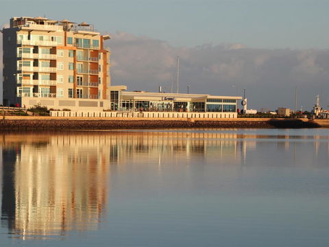 Wallaroo Marina Luxury Apartment - Lightning Ridge Tourism 3