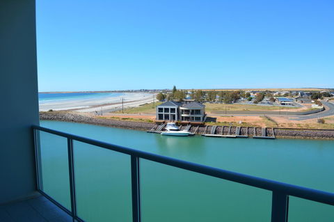 Wallaroo Marina Luxury Apartment - Lightning Ridge Tourism 6