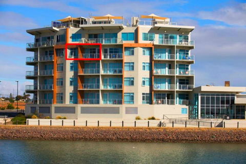 Wallaroo Marina Luxury Apartment - Lightning Ridge Tourism 0