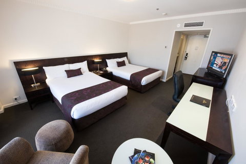 Hotel Grand Chancellor Adelaide - Lightning Ridge Tourism 1