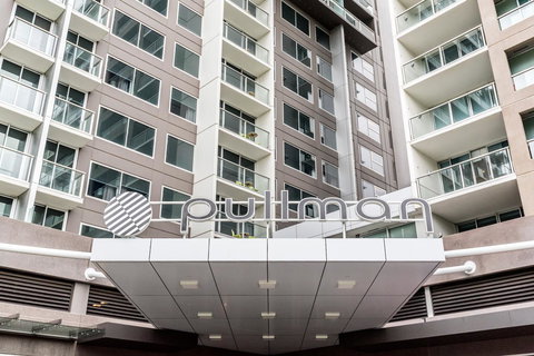 Pullman Adelaide - Lightning Ridge Tourism 8