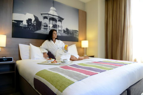 Grosvenor Hotel Adelaide - Lightning Ridge Tourism 7