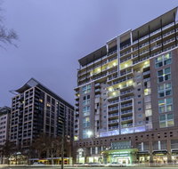 Oaks Embassy - Lightning Ridge Tourism