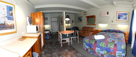 Ardeanal Motel - Lightning Ridge Tourism 7