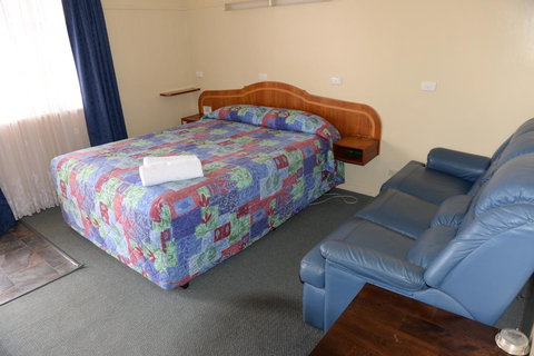 Ardeanal Motel - Lightning Ridge Tourism 29